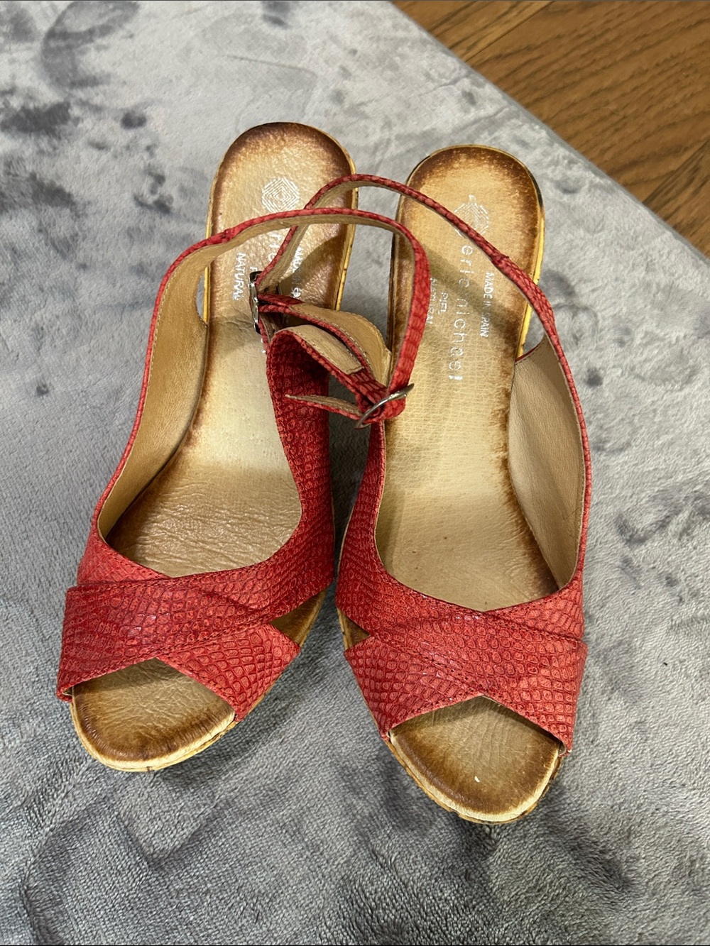 New Eric Michael Coral Red Textured leather Peep-Toe Slingback Platform Sandals - Picture 2 of 8